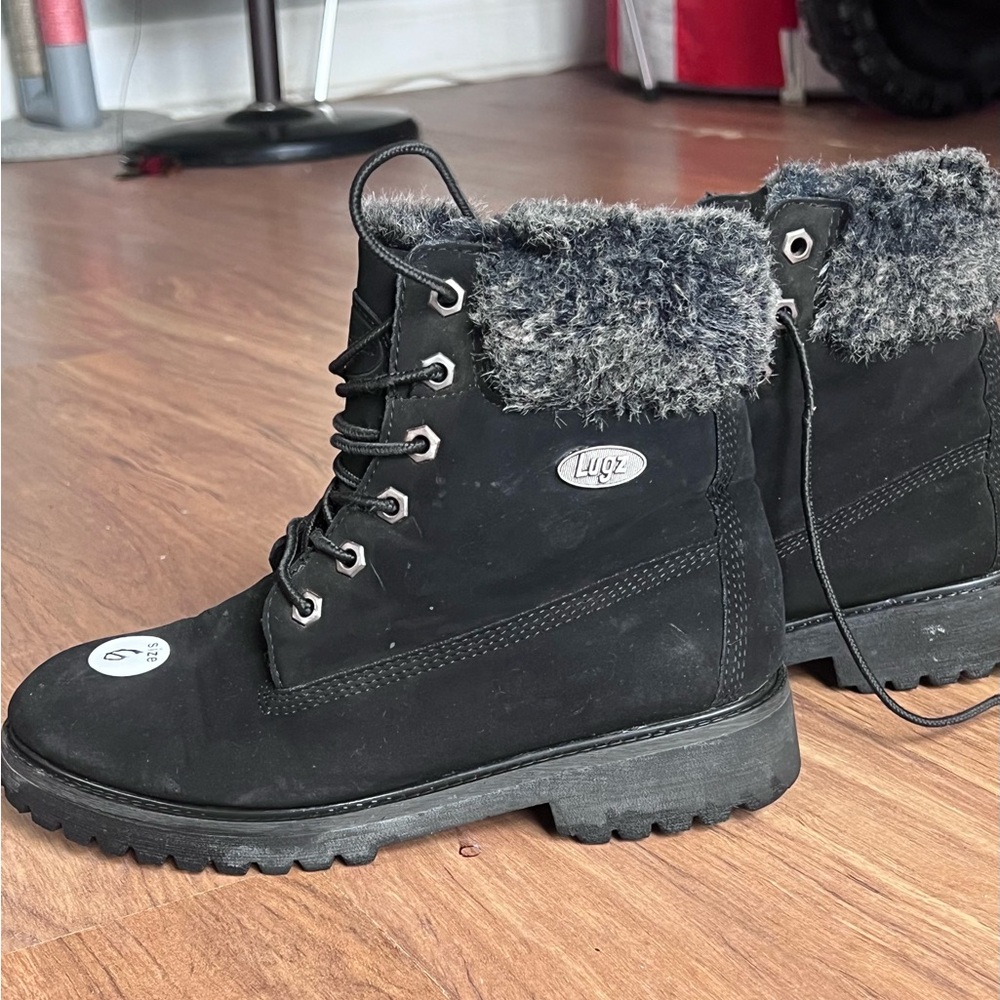 Lugz Black Lace-Up Winter Boots with Gray Faux Fur Collar size 6.5